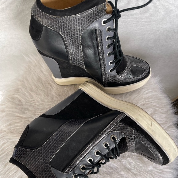 L.A.M.B. Black Suede/Snake Skin Summer Lace Up Sneaker Wedges!  EUC - Picture 9 of 10